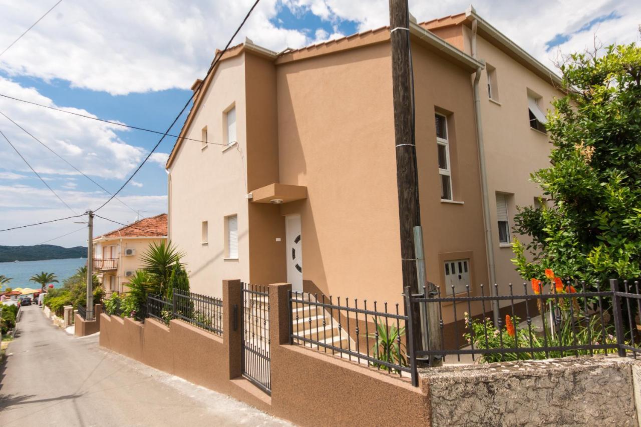 Apartments Ploka Округ Горни Екстериор снимка