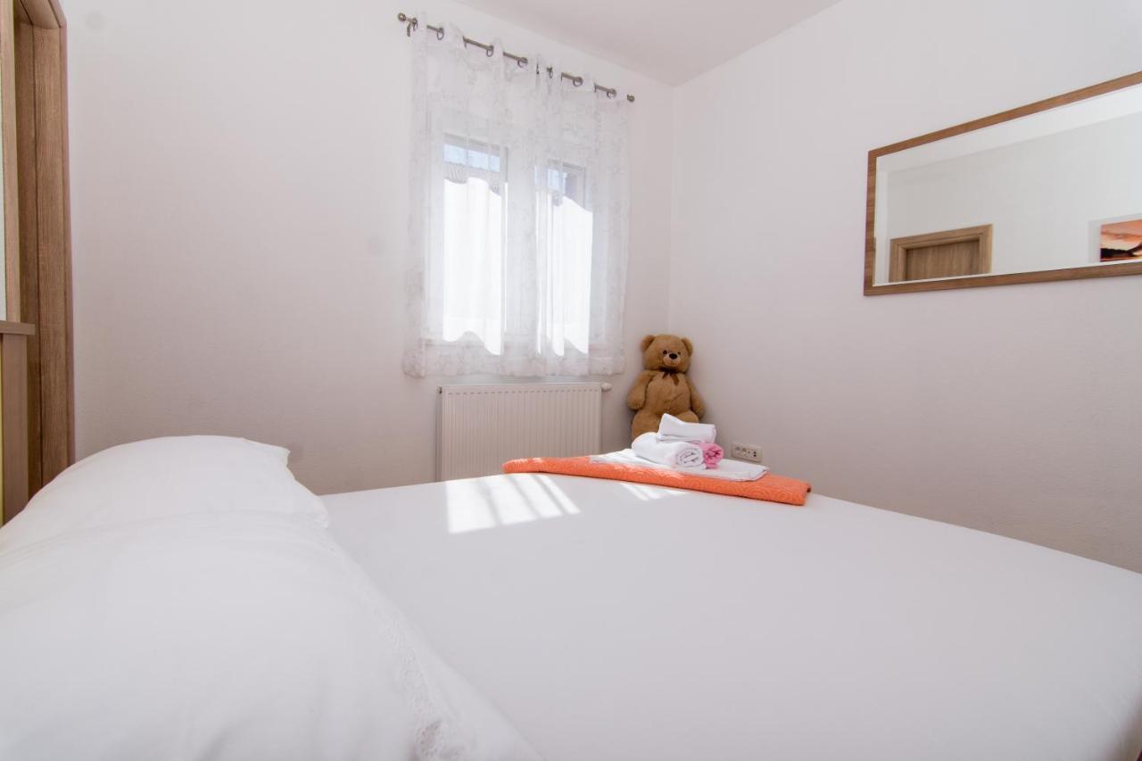 Apartments Ploka Округ Горни Екстериор снимка