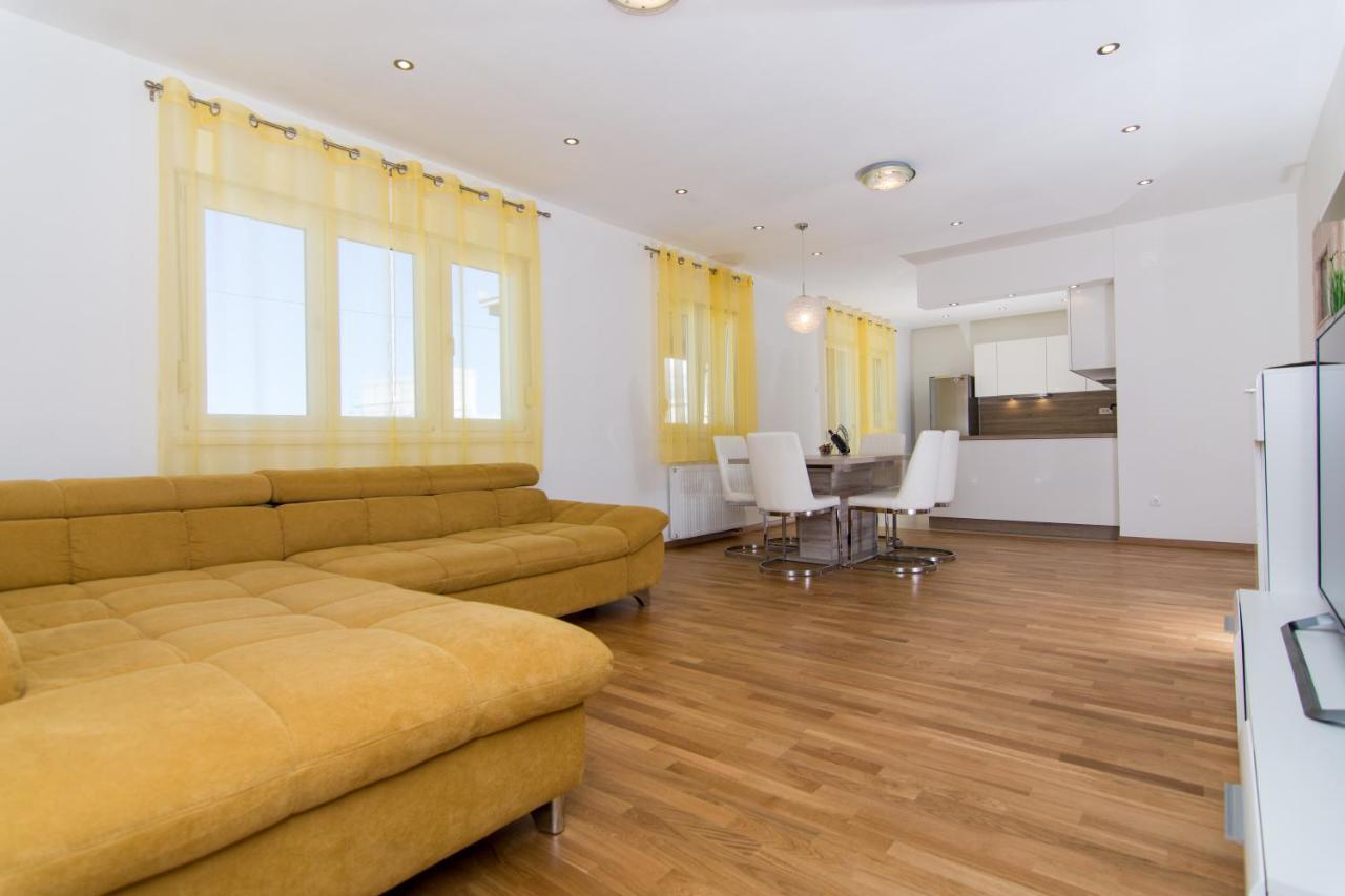 Apartments Ploka Округ Горни Екстериор снимка