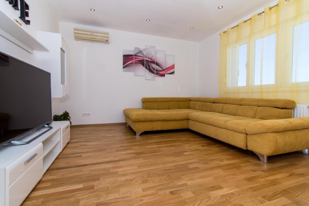 Apartments Ploka Округ Горни Екстериор снимка