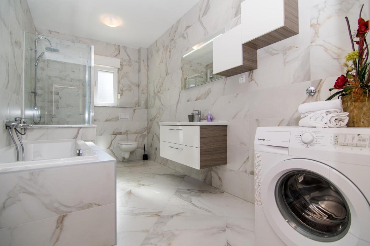 Apartments Ploka Округ Горни Екстериор снимка