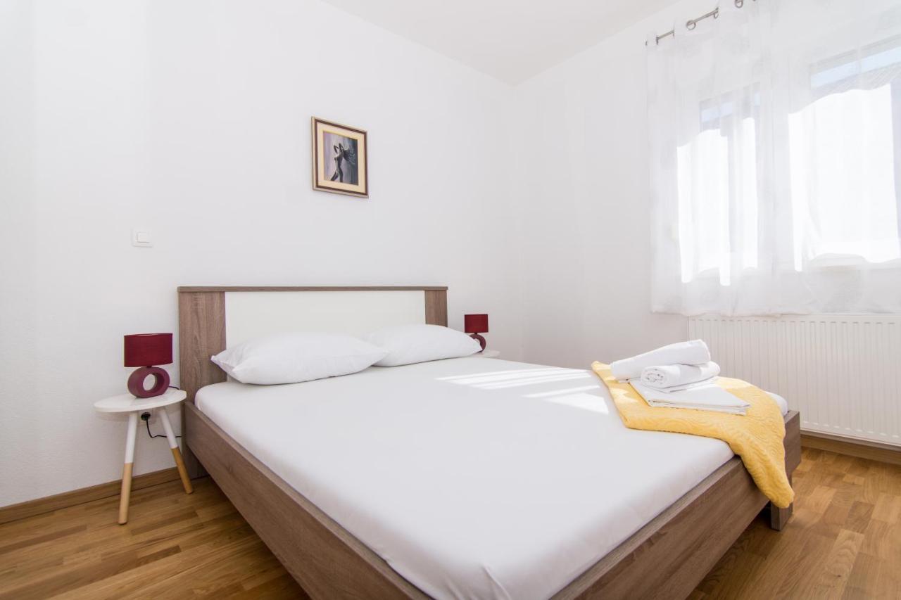 Apartments Ploka Трогир Екстериор снимка