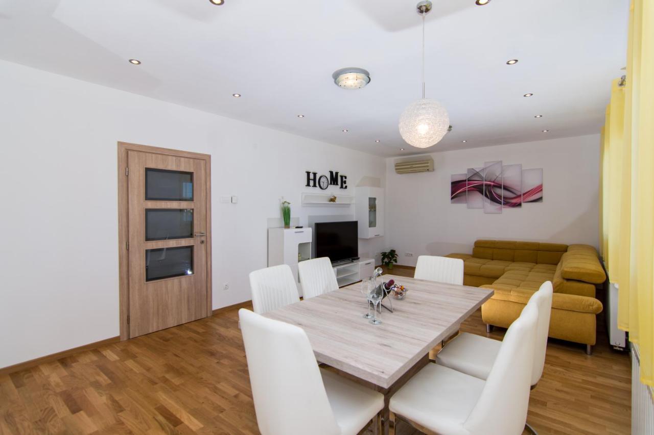 Apartments Ploka Округ Горни Екстериор снимка