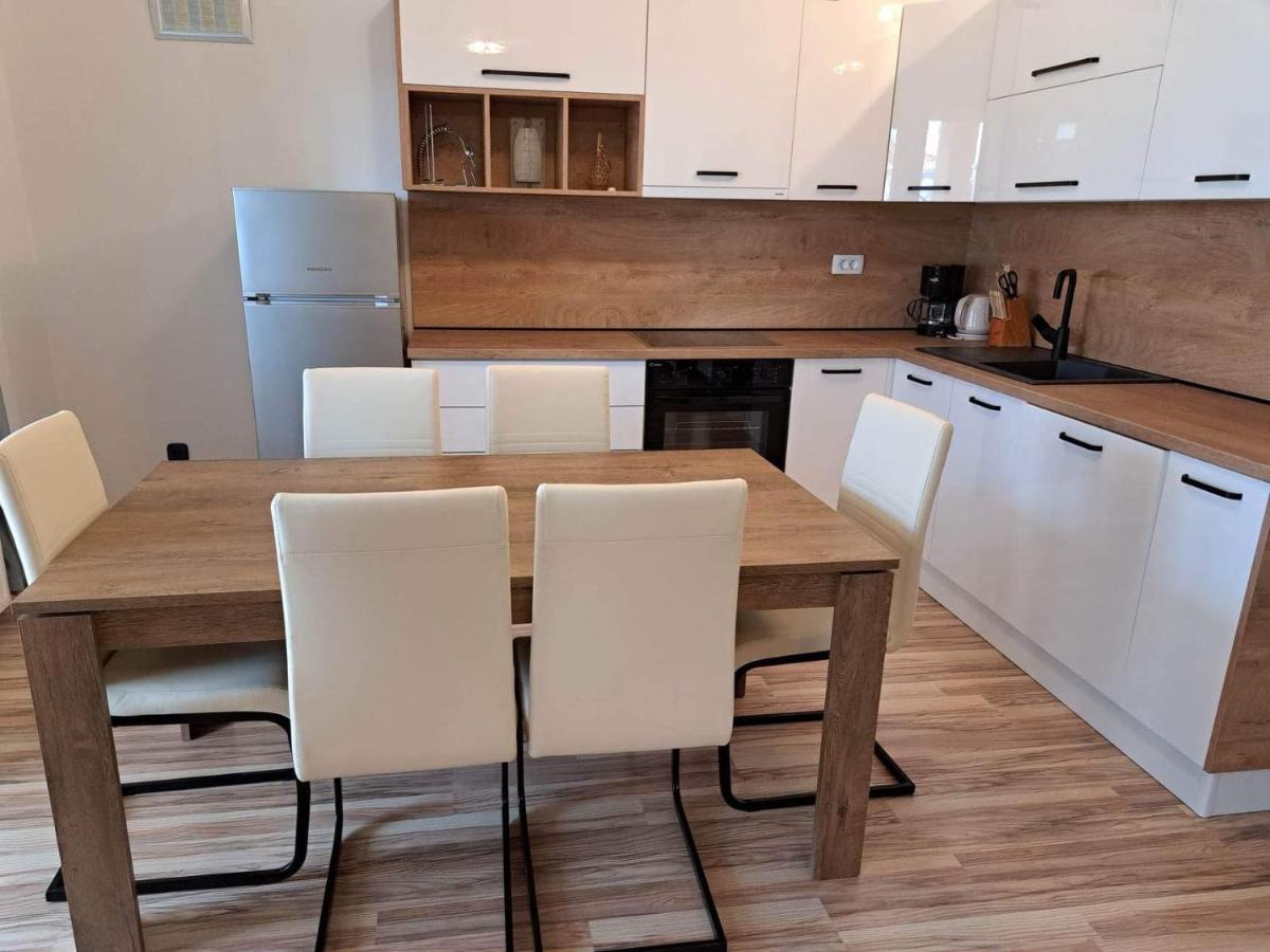 Apartments Ploka Округ Горни Екстериор снимка